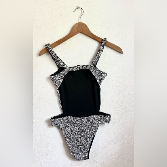 Dianthus Alicia Trikini One Piece by Maaji - Picture 4 of 7